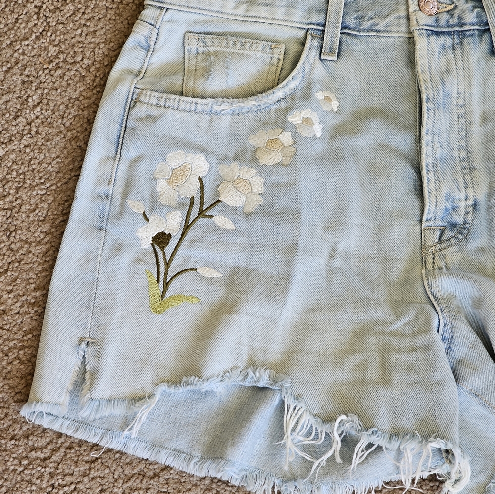 7 For All Mankind Easy Ruby High Waisted Cust Off Shorts - Picture 5 of 16